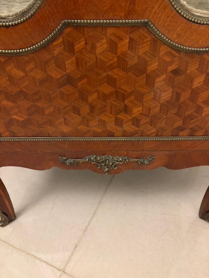 Exceptional Quality Antique French Louis XV Style Marquetry and Ormolu Mounted Display Cabinet